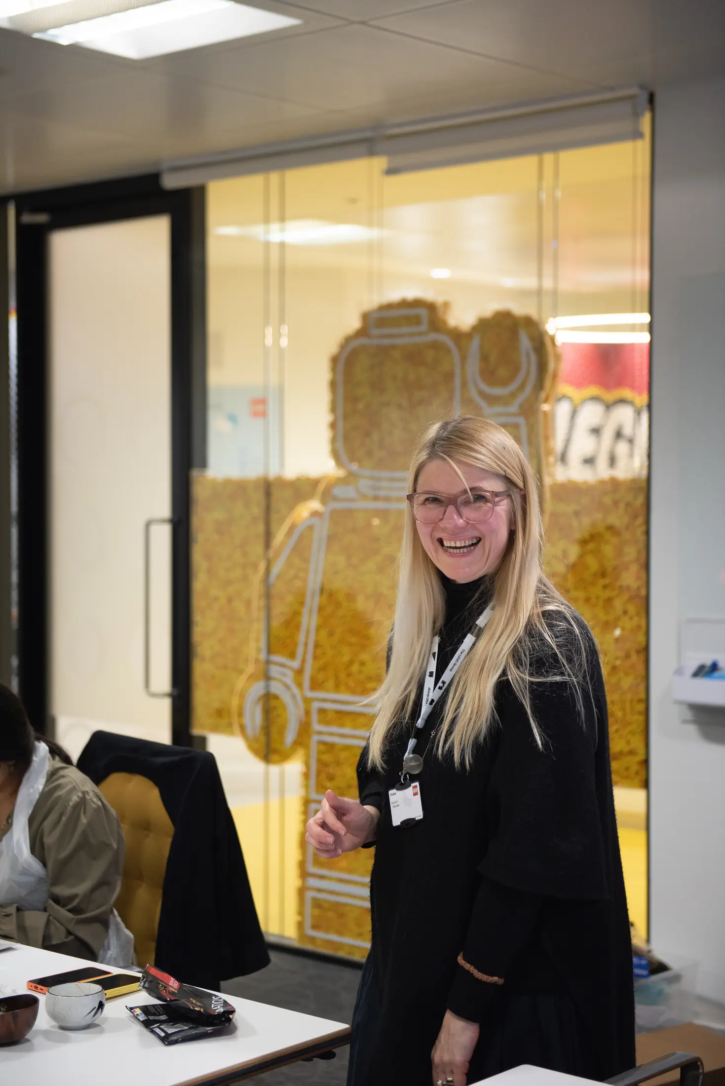 Jurga smiling while teaching the LEGO team Kintsugi